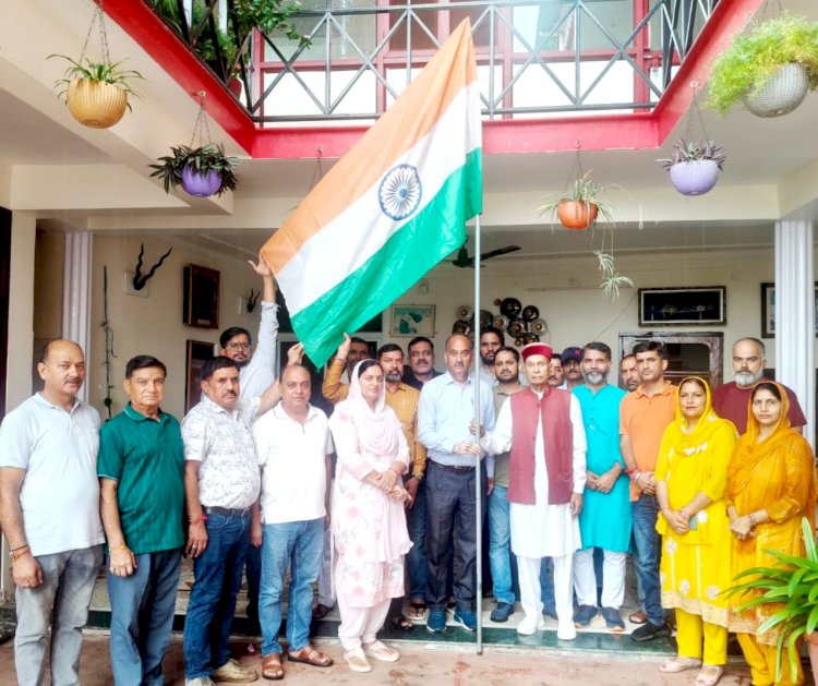Prof. Prem Kumar Dhumal Celebrates 79th Independence Day with Party Workers at Samirpur