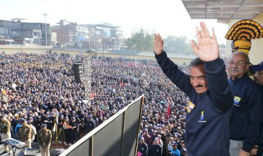 CM leads anti-Chitta awareness walkathon organised in Hamirpur