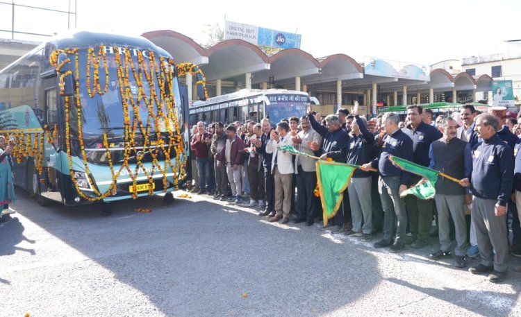 CM flags off Nadaun-Hamirpur-Ghumarwin-Delhi Volvo bus