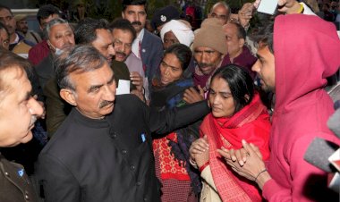 Chief Minister meets victims of industrial area fire incident