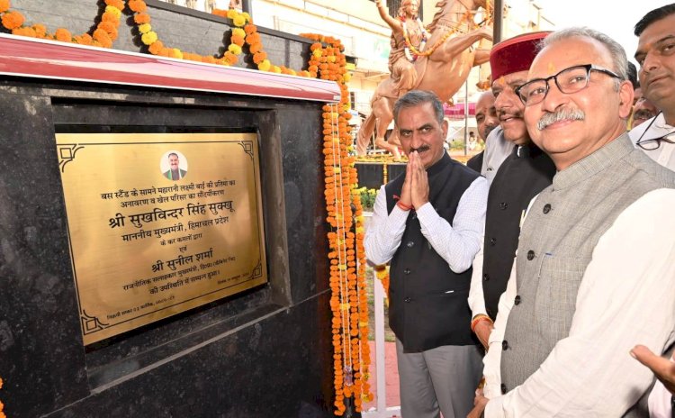 CM unveils statue of Rani Jhansi Laxmi Bai at Hamirpur bus stand