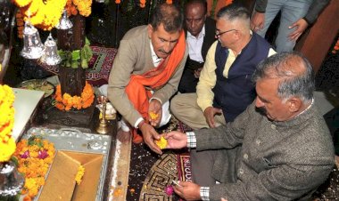 Chief Minister visits Shri Renuka Ji Temple