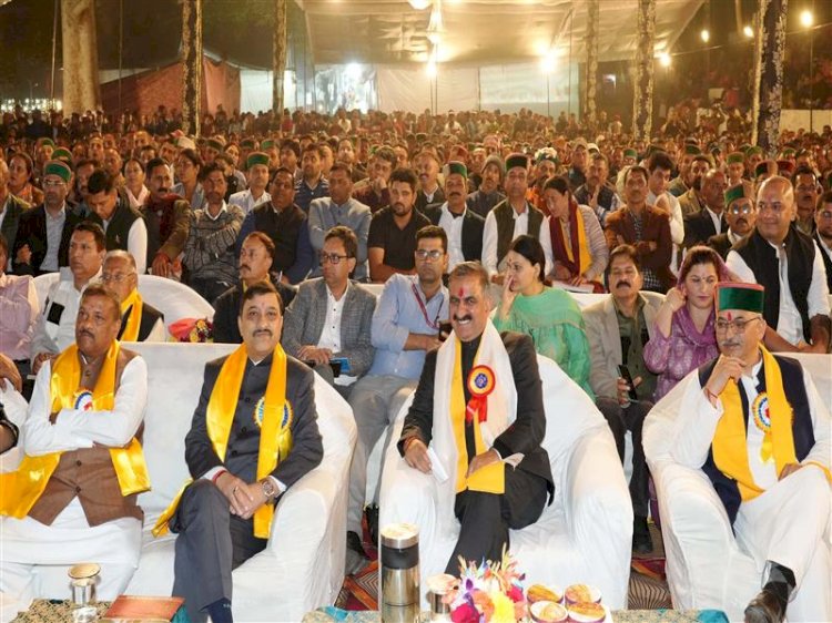 CM presides over first cultural night of Shri Renuka Ji fair