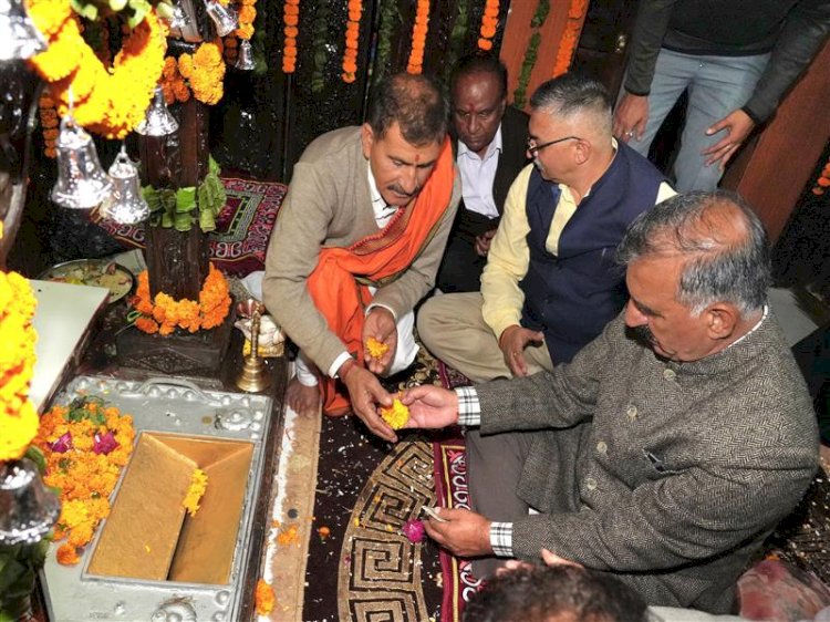 Chief Minister visits Shri Renuka Ji Temple