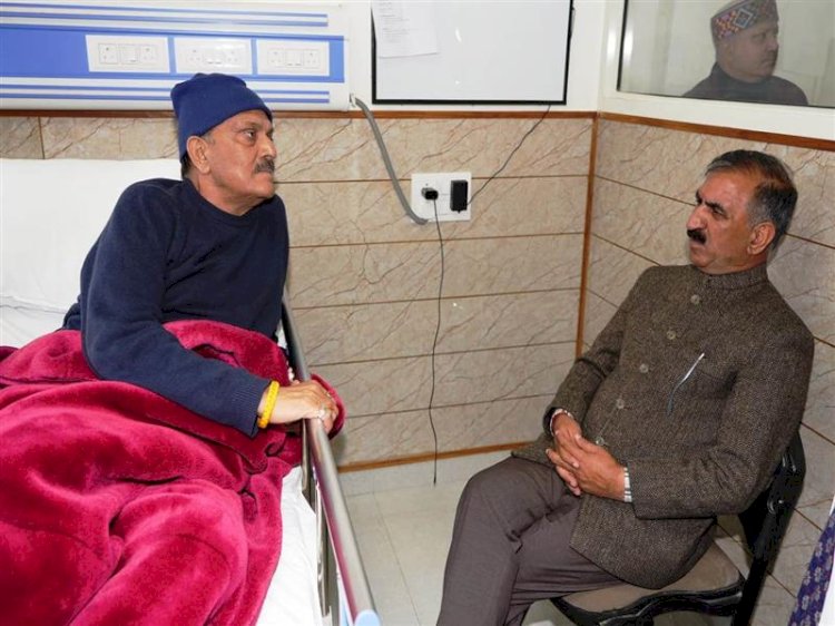 CM enquires well being of Nand Lal at IGMC