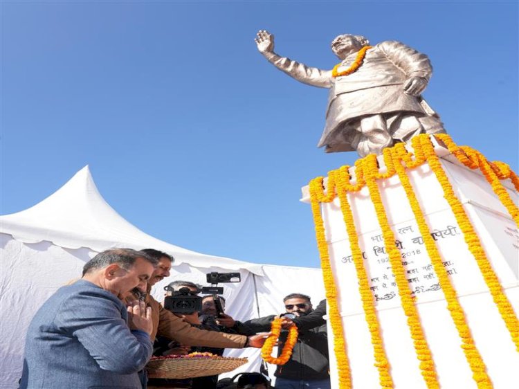 CM pays floral tribute to former PM Atal Bihari Vajpayee