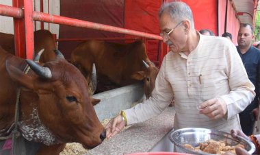 Governor visits Dharmasangh Mahavidyalaya in New Delhi