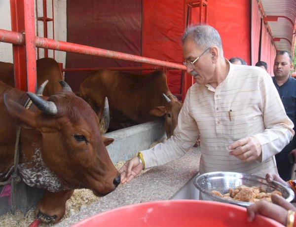 Governor visits Dharmasangh Mahavidyalaya in New Delhi